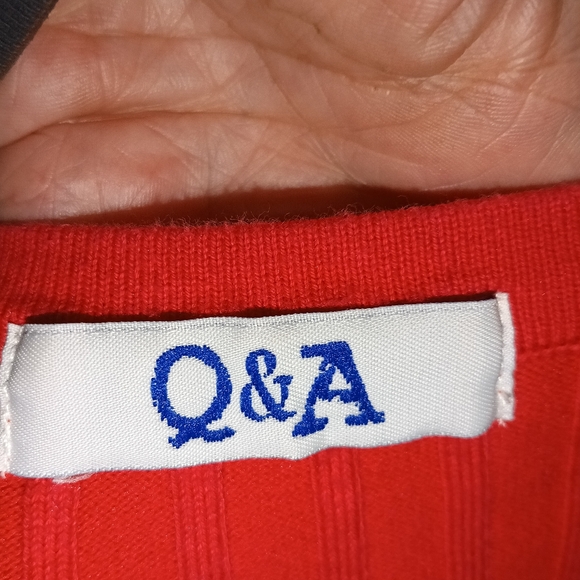 Red Ribbed Scoop Neck Sweater — Q$A — Juniors L - Picture 6 of 7